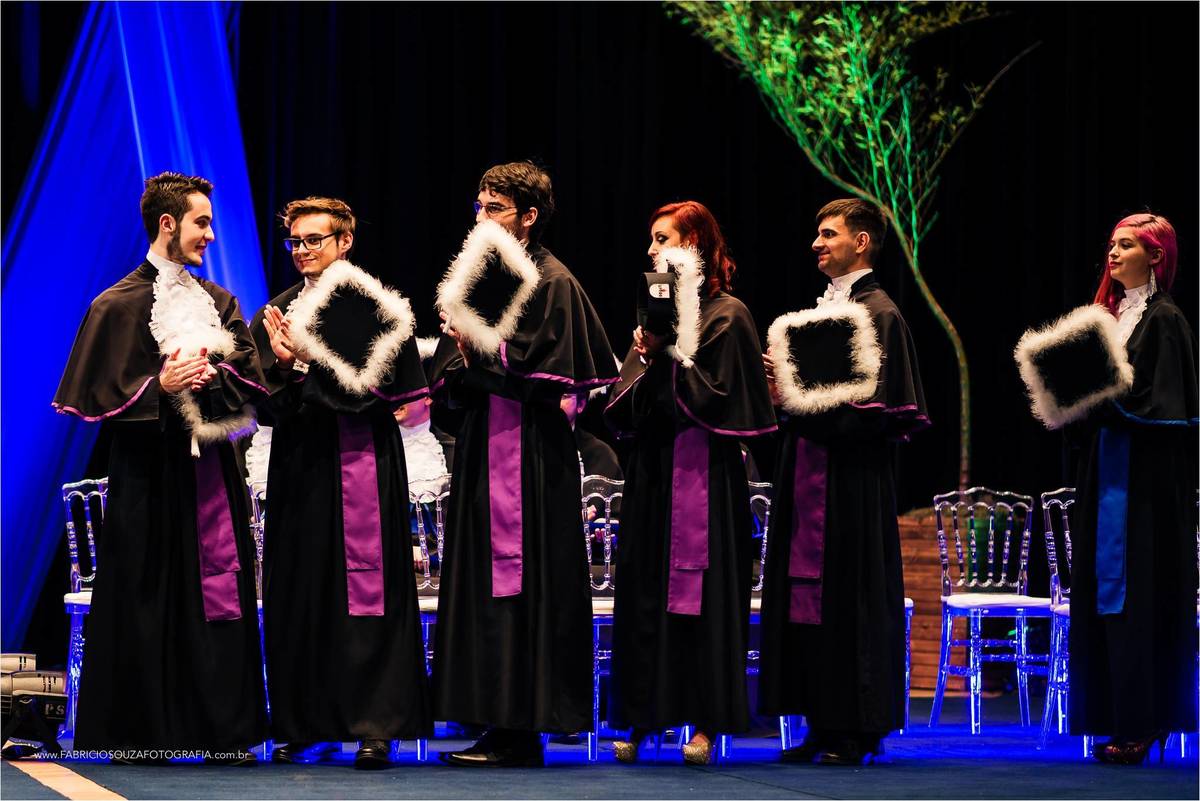 chegou a nossa vez turma, vamos receber o nosso tão sonhado diploma de licenciatura em física