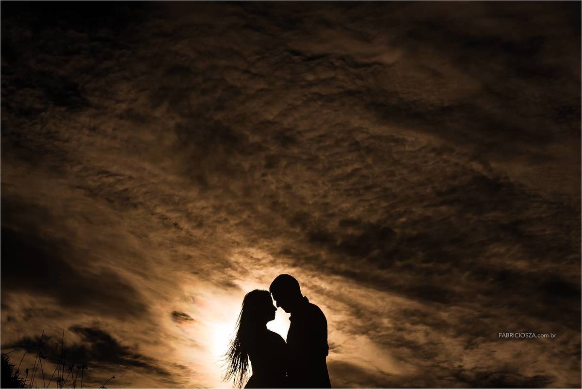 ensaio casal, nascer do sol na praia, parque da guarita, Torres RS, ensaio de pré-casamento na praia, casal feliz na praia, casal com pet na praia, momento feliz na praia, ensaio pre wedding na praia,  Fotógrafo de Casamentos Porto Alegre 