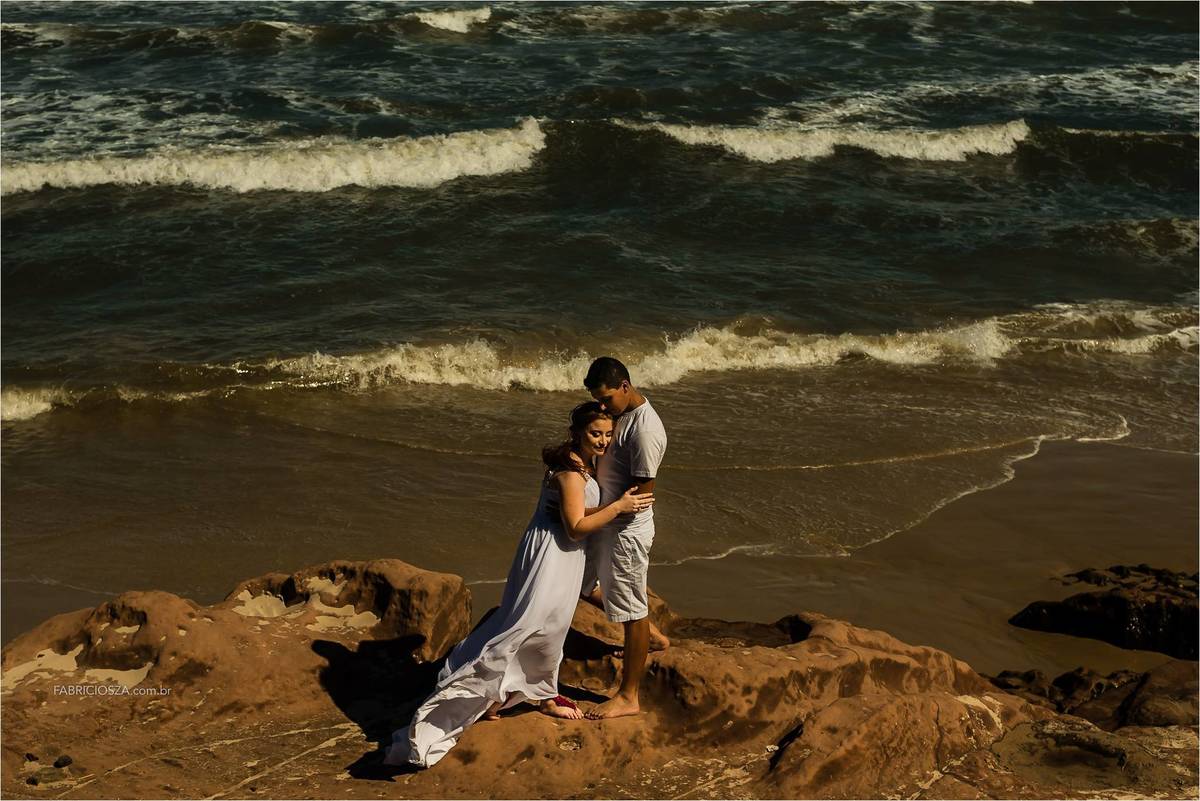 ensaio casal, nascer do sol na praia, parque da guarita, Torres RS, ensaio de pré-casamento na praia, casal feliz na praia, casal com pet na praia, momento feliz na praia, ensaio pre wedding na praia,  Fotógrafo de Casamentos Porto Alegre 