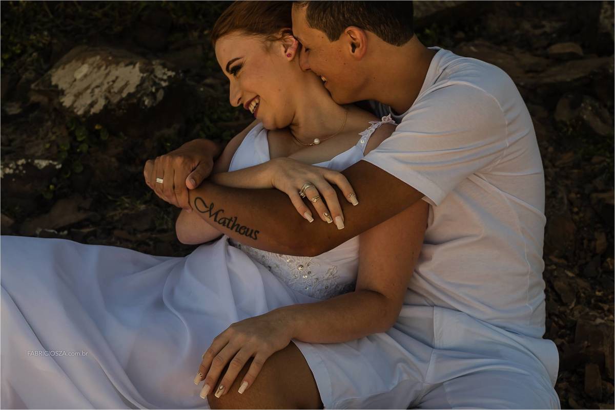 ensaio casal, nascer do sol na praia, parque da guarita, Torres RS, ensaio de pré-casamento na praia, casal feliz na praia, casal com pet na praia, momento feliz na praia, ensaio pre wedding na praia,  Fotógrafo de Casamentos Porto Alegre 