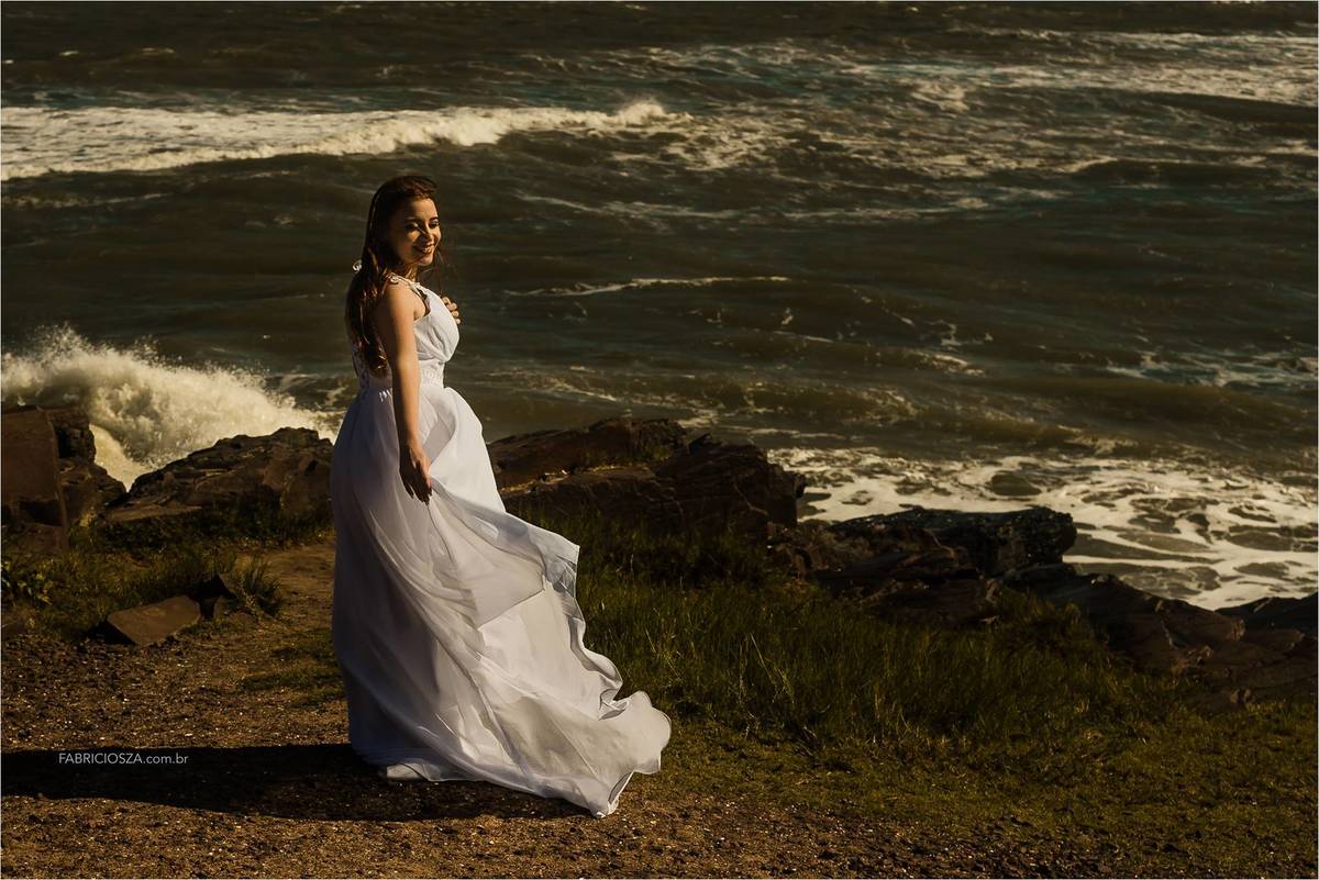 ensaio casal, nascer do sol na praia, parque da guarita, Torres RS, ensaio de pré-casamento na praia, casal feliz na praia, casal com pet na praia, momento feliz na praia, ensaio pre wedding na praia,  Fotógrafo de Casamentos Porto Alegre 