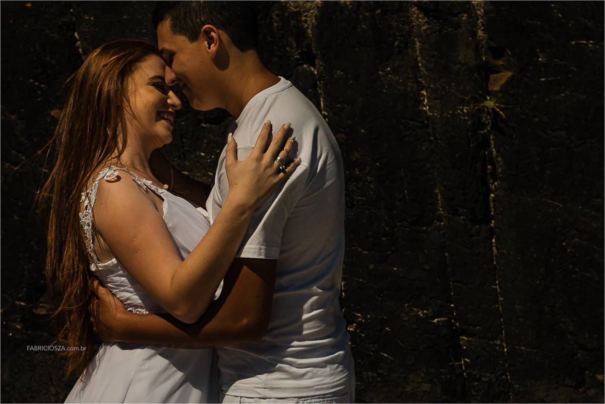 ensaio casal, nascer do sol na praia, parque da guarita, Torres RS, ensaio de pré-casamento na praia, casal feliz na praia, casal com pet na praia, momento feliz na praia, ensaio pre wedding na praia,  Fotógrafo de Casamentos Porto Alegre 