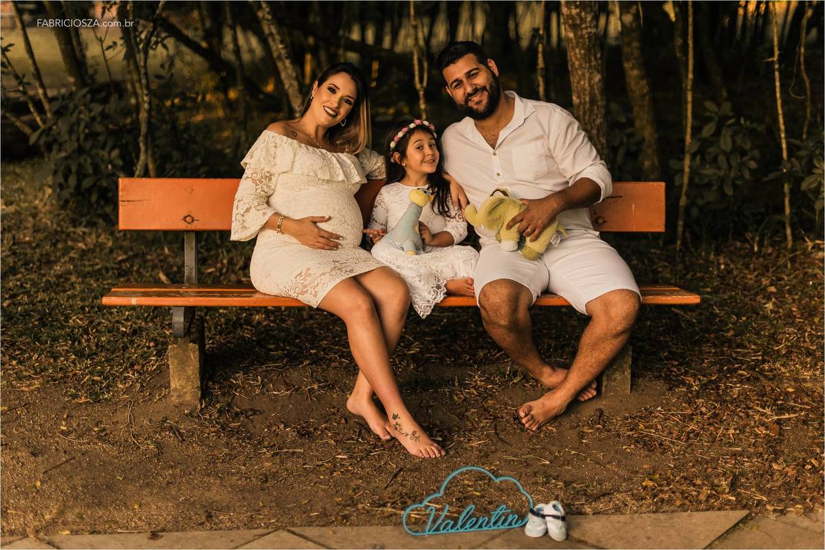 famila gestante passeia pelo parque, para um lindo ensaio de familia, por fabricio souza