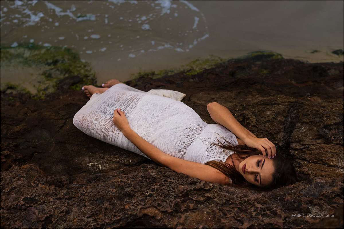 izabella posando para ensaio debutante na praia de torres/rs, por fabricio souza, enssaio 15 anos praia torres rs, fabricio souza fotogradia, ensaio debutantes na praia, ensaio feminino 15 anos, book fotográfico na praia, fotografo de casamentos torres,