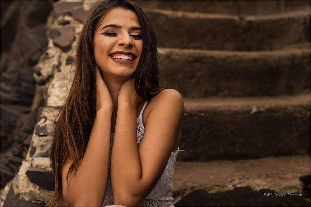 izabella posando para ensaio debutante na praia de torres/rs, por fabricio souza, enssaio 15 anos praia torres rs, fabricio souza fotogradia, ensaio debutantes na praia, ensaio feminino 15 anos, book fotográfico na praia, fotografo de casamentos torres,