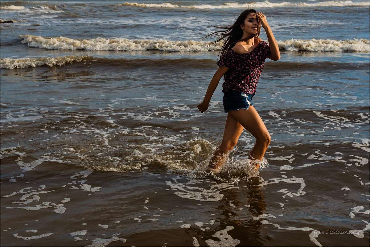fim de tarde na bela praia de torres/rs no ensaio da izabella