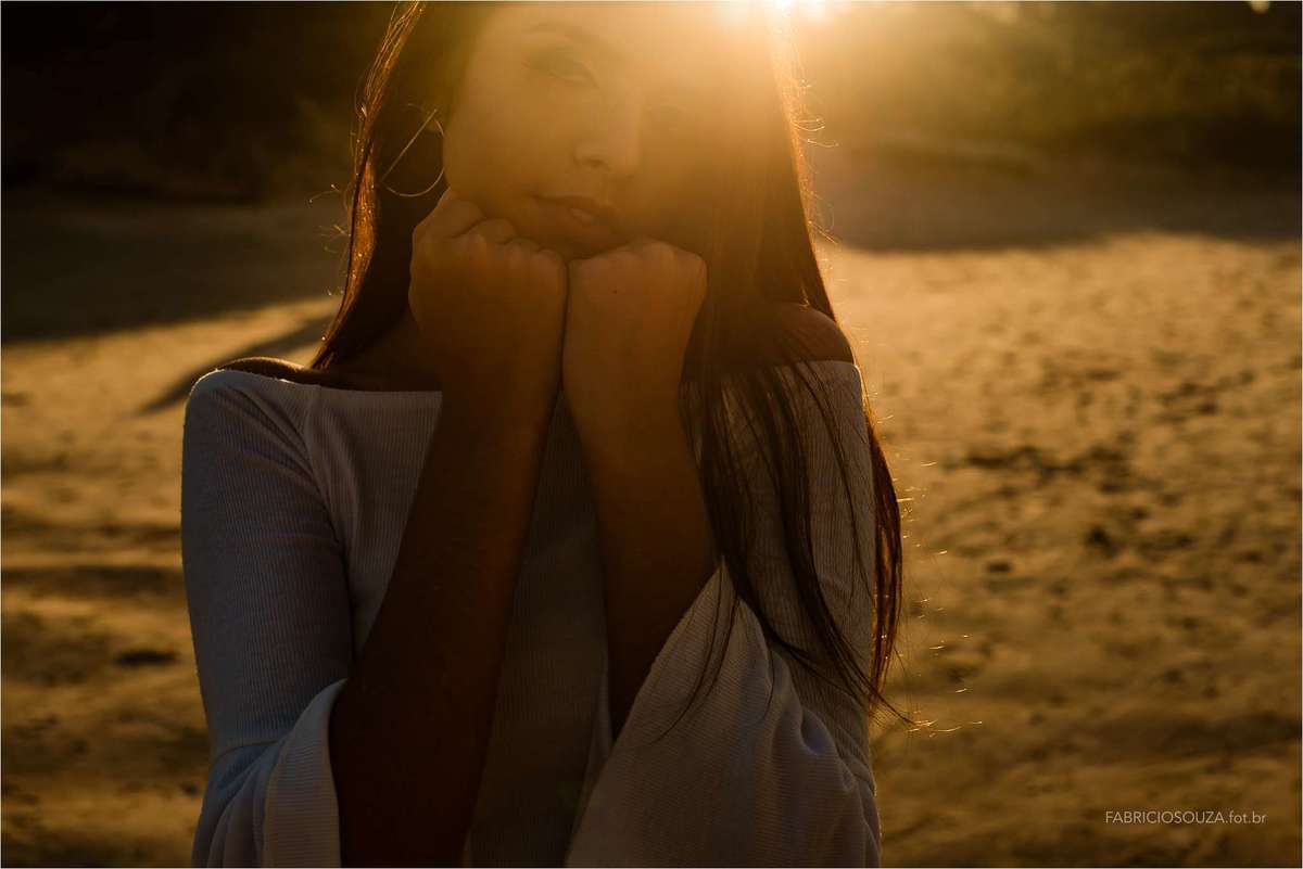 izabella posando para ensaio debutante na praia de torres/rs, por fabricio souza, enssaio 15 anos praia torres rs, fabricio souza fotogradia, ensaio debutantes na praia, ensaio feminino 15 anos, book fotográfico na praia, fotografo de casamentos torres,