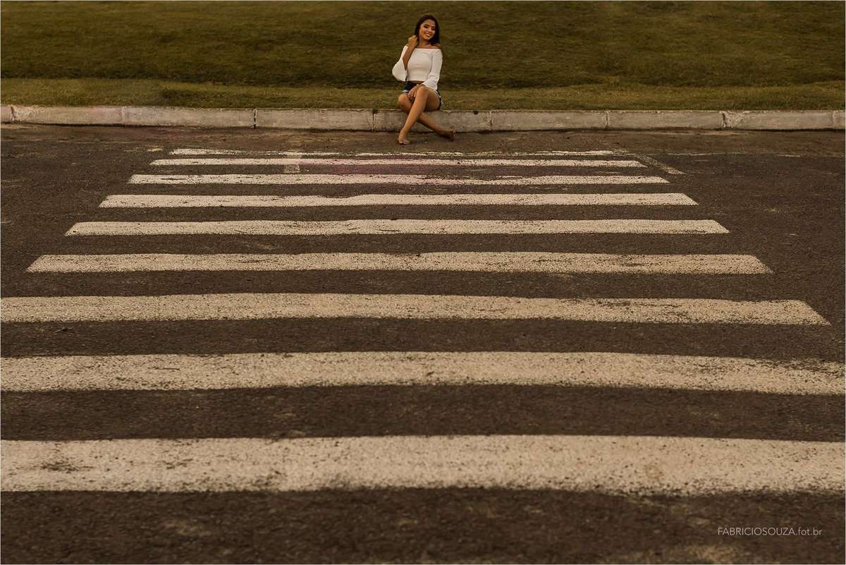 izabella posando para ensaio debutante na praia de torres/rs, por fabricio souza, enssaio 15 anos praia torres rs, fabricio souza fotogradia, ensaio debutantes na praia, ensaio feminino 15 anos, book fotográfico na praia, fotografo de casamentos torres,
