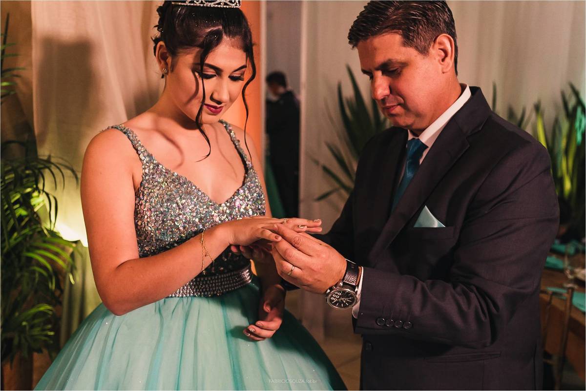 mesa decorada para a festa de 15 anos da laura em Rose Barros Eventos Gravataí/RS, por fabricio souza, melhor fotógrafo da região