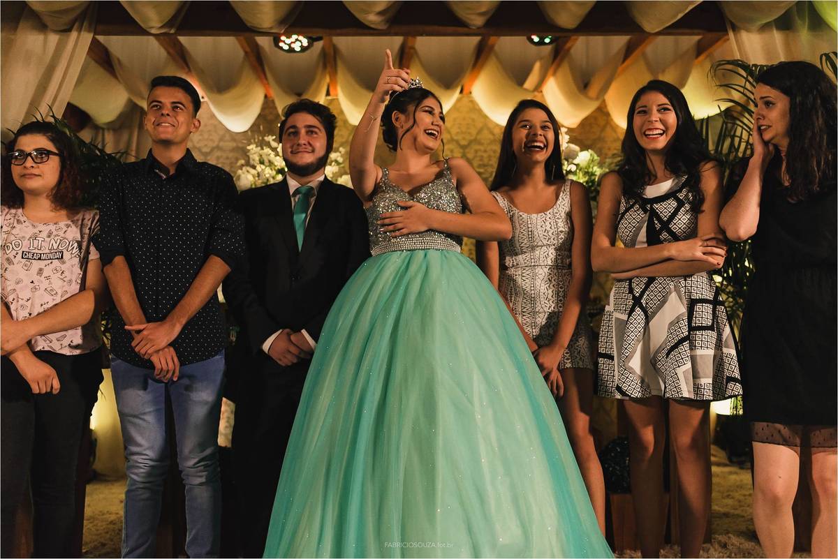 mesa decorada para a festa de 15 anos da laura em Rose Barros Eventos Gravataí/RS, por fabricio souza, melhor fotógrafo da região