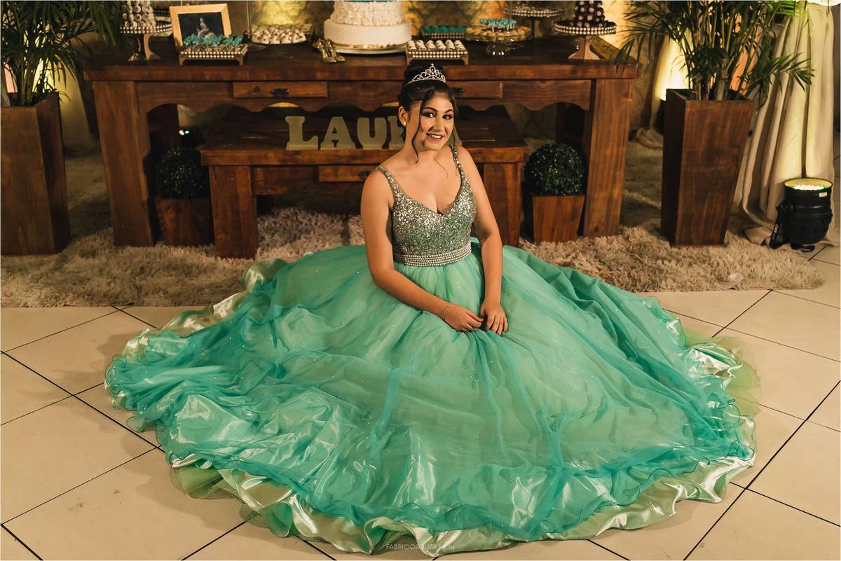 mesa decorada para a festa de 15 anos da laura em Rose Barros Eventos Gravataí/RS, por fabricio souza, melhor fotógrafo da região