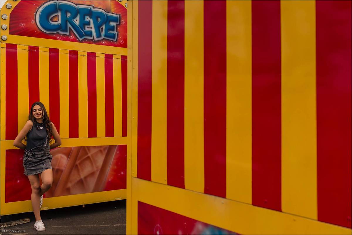 izabella posando para fotos no ensaio de debutantes no planet park em canoas, por fabricio souza fotogradia, fabricio souza fotografo de ensaios, vou fazer 15anos, meus 15 anos, festa de 15 anos, book de 15 anos, book de debutantes, meninas lindas 