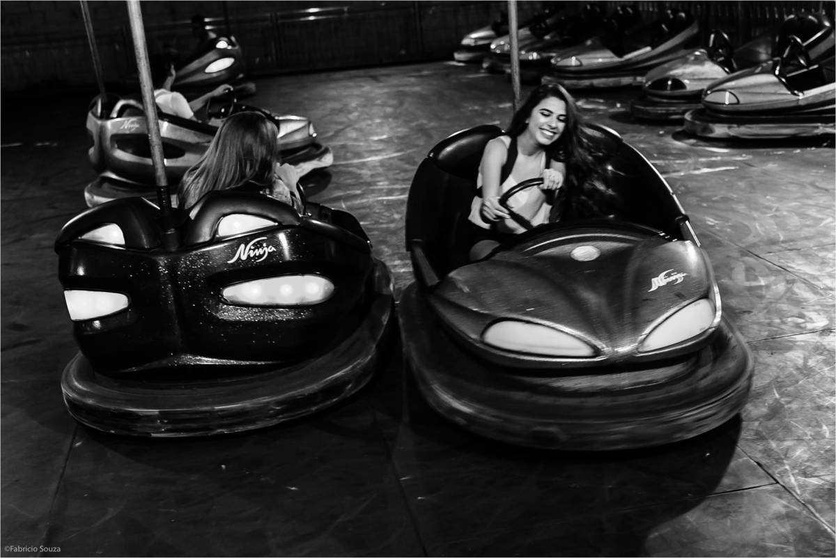 izabella posando para fotos no ensaio de debutantes no planet park em canoas, por fabricio souza fotogradia, fabricio souza fotografo de ensaios, vou fazer 15anos, meus 15 anos, festa de 15 anos, book de 15 anos, book de debutantes, meninas lindas 