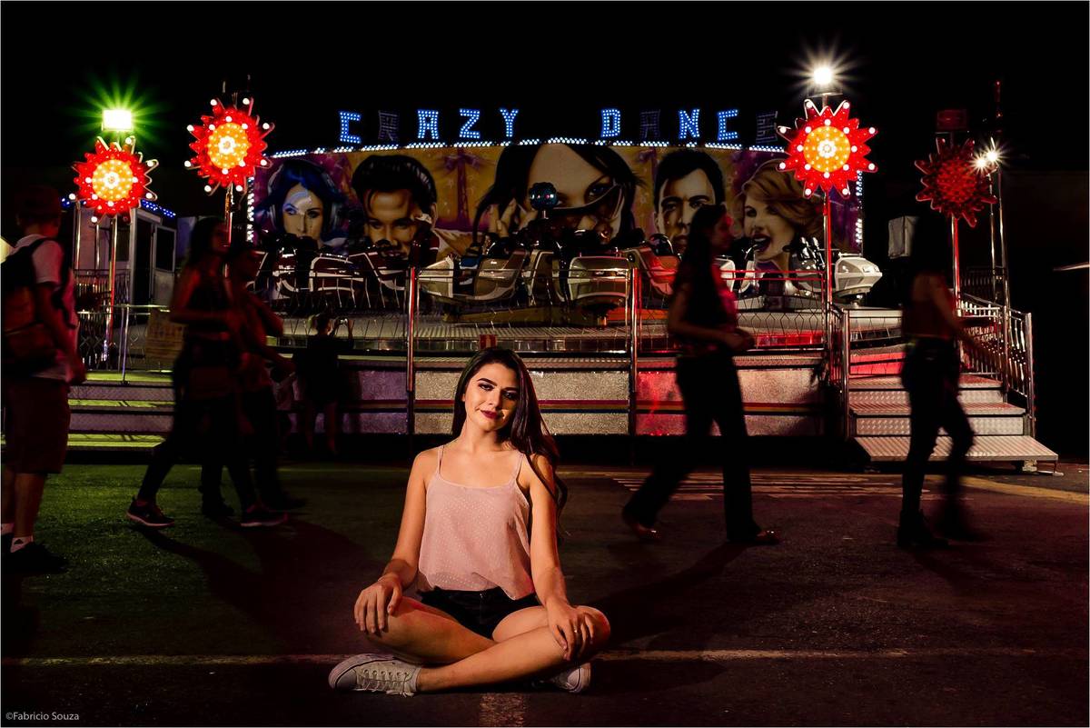 izabella posando para fotos no ensaio de debutantes no planet park em canoas, por fabricio souza fotogradia, fabricio souza fotografo de ensaios, vou fazer 15anos, meus 15 anos, festa de 15 anos, book de 15 anos, book de debutantes, meninas lindas 