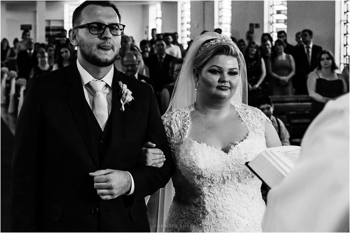 cerimonia de casamento, momento da noiva chegar, dia do sim, vou me casar, noiva aguardando, pai da noiva, casamento lindo, casamento emocionante, quero casar, vai ter casamento sim, organização de casamentos, casamento na igreja, deus abençoa o casamento