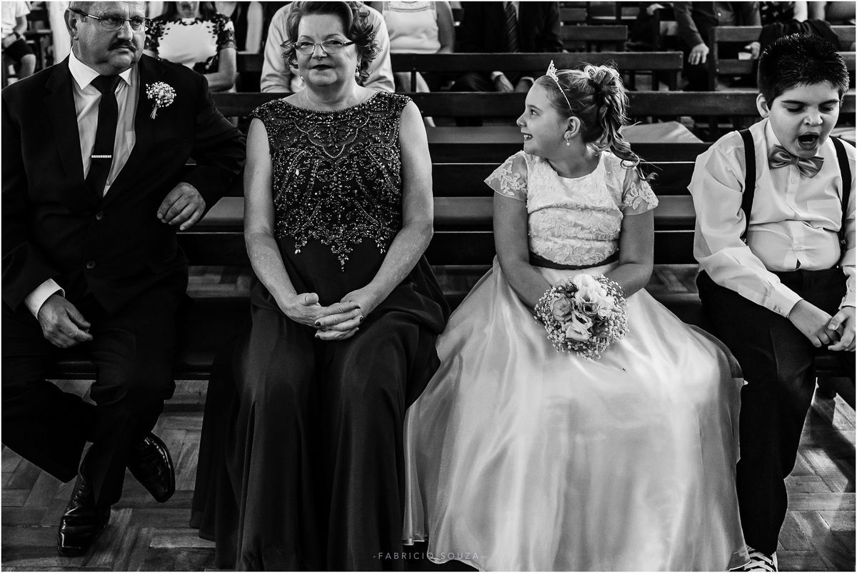 cerimonia de casamento, momento da noiva chegar, dia do sim, vou me casar, noiva aguardando, pai da noiva, casamento lindo, casamento emocionante, quero casar, vai ter casamento sim, organização de casamentos, casamento na igreja, deus abençoa o casamento