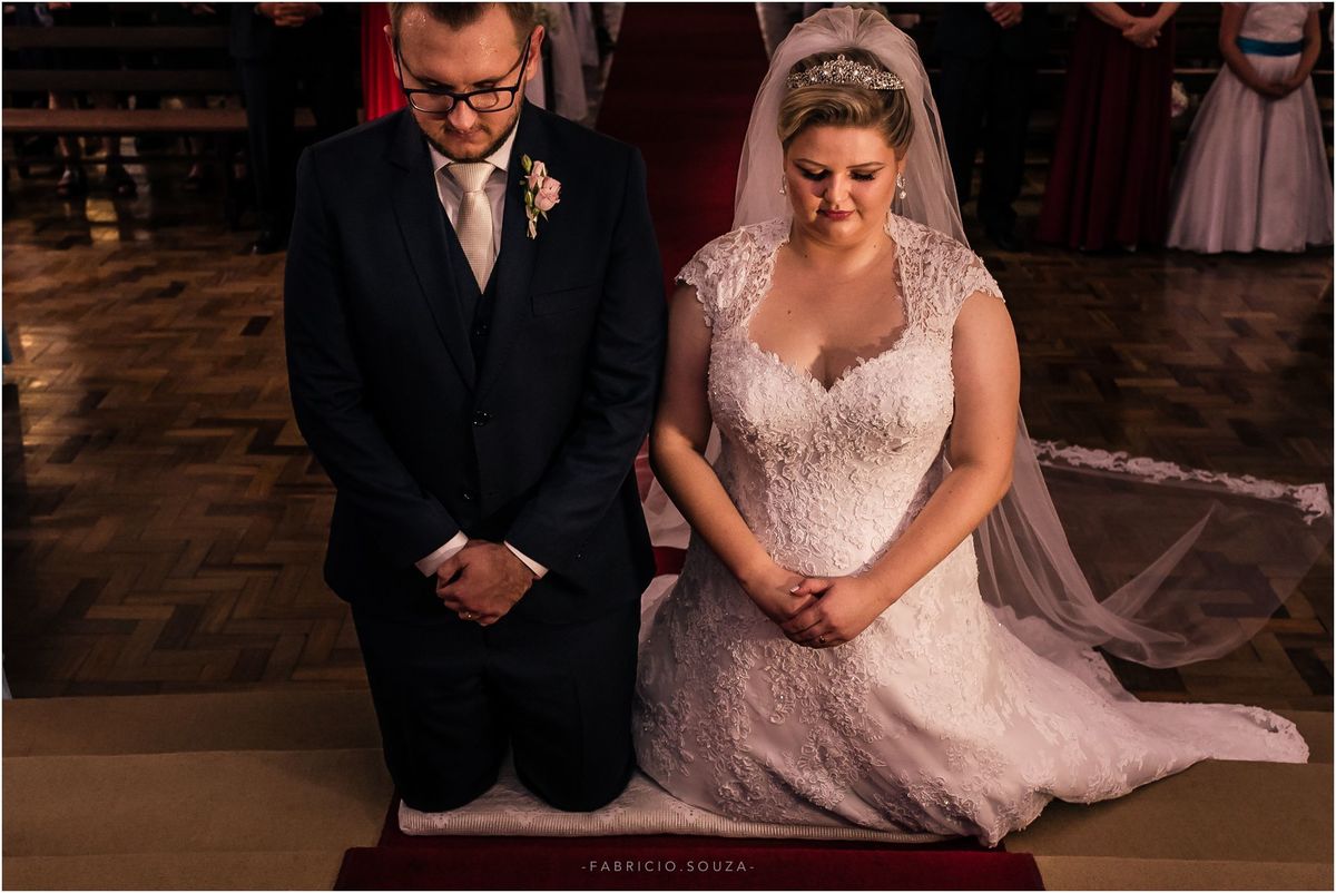 cerimonia de casamento, momento da noiva chegar, dia do sim, vou me casar, noiva aguardando, pai da noiva, casamento lindo, casamento emocionante, quero casar, vai ter casamento sim, organização de casamentos, casamento na igreja, deus abençoa o casamento