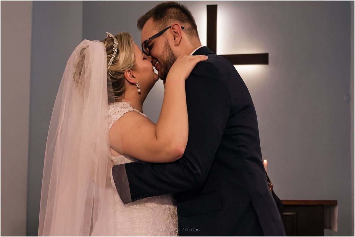 cerimonia de casamento, momento da noiva chegar, dia do sim, vou me casar, noiva aguardando, pai da noiva, casamento lindo, casamento emocionante, quero casar, vai ter casamento sim, organização de casamentos, casamento na igreja, deus abençoa o casamento