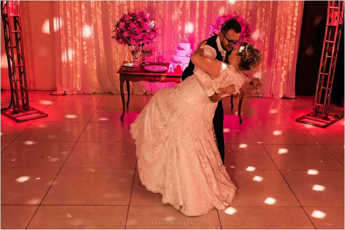 cerimonia de casamento, momento da noiva chegar, dia do sim, vou me casar, noiva aguardando, pai da noiva, casamento lindo, casamento emocionante, quero casar, vai ter casamento sim, organização de casamentos, casamento na igreja, deus abençoa o casamento