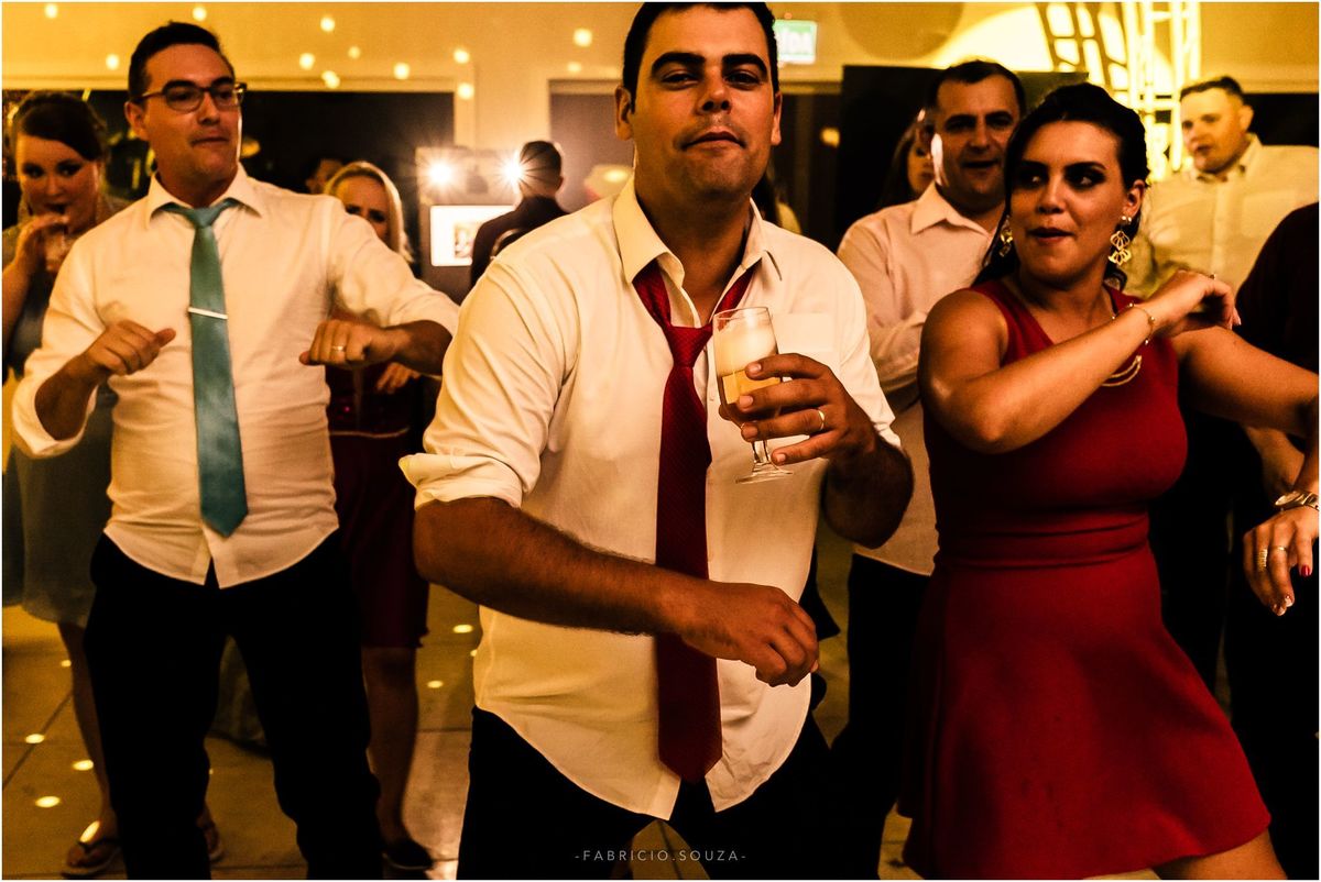 cerimonia de casamento, momento da noiva chegar, dia do sim, vou me casar, noiva aguardando, pai da noiva, casamento lindo, casamento emocionante, quero casar, vai ter casamento sim, organização de casamentos, casamento na igreja, deus abençoa o casamento