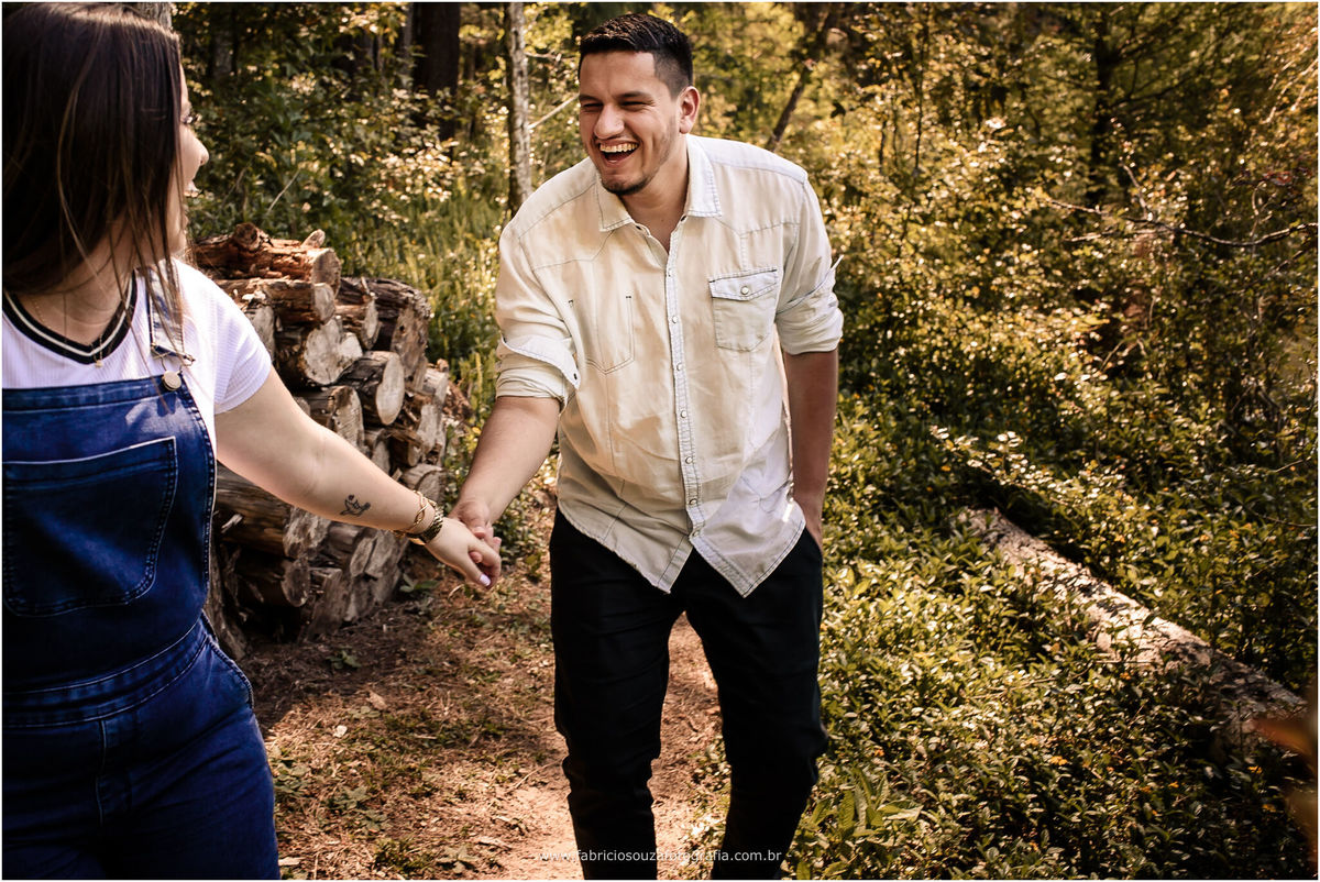 ensaio pré-casamento laura e lucas, novos cabrais, RS, parque witeck, pre-wedding, casal lindo, ensaio no campo, vou casar, fabricio souza, fotografo porto alegre, fotógrafo de casamentos, casal felize, noiva, noivos, historia de amor, dia perfeito, 