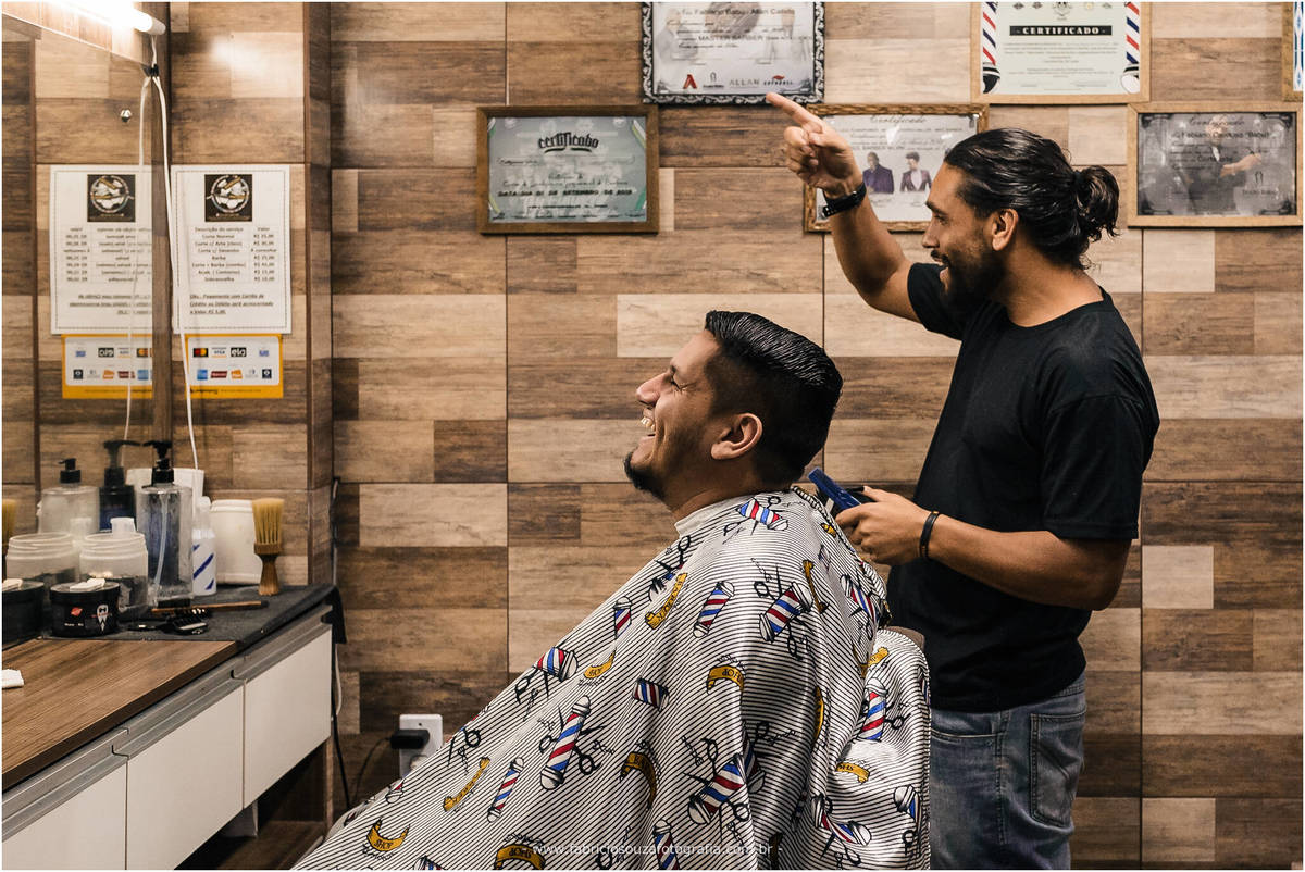 making-of noivo, barber, barbearia patrola, noivo lucas se preparando para o grande dia do casamento, barber shop, fabricio souza fotografia, melhor fotógrafo, porto alegre, fotografo de casamentos, meu casamento