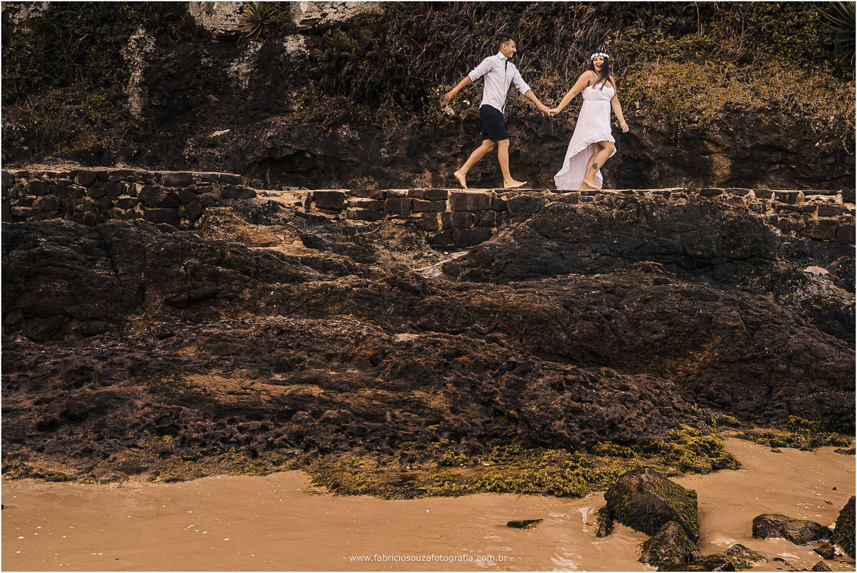 ensaio casal, nascer do sol na praia, parque da guarita, Torres RS, ensaio de pré-casamento na praia, casal feliz na praia, casal com pet na praia, momento feliz na praia, ensaio pre wedding na praia,  Fotógrafo de Casamentos Porto Alegre 