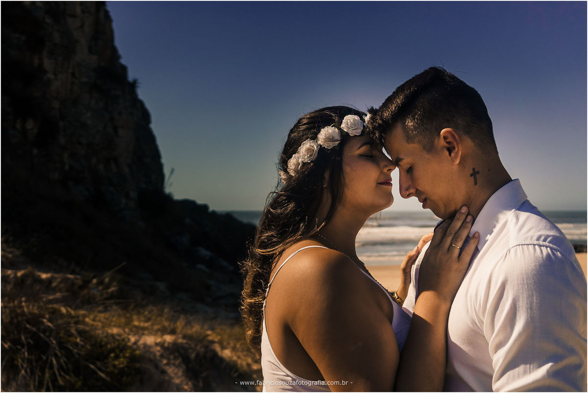 ensaio casal, nascer do sol na praia, parque da guarita, Torres RS, ensaio de pré-casamento na praia, casal feliz na praia, casal com pet na praia, momento feliz na praia, ensaio pre wedding na praia,  Fotógrafo de Casamentos Porto Alegre 