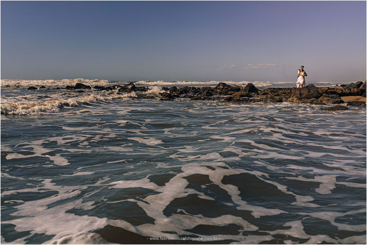 ensaio casal, nascer do sol na praia, parque da guarita, Torres RS, ensaio de pré-casamento na praia, casal feliz na praia, casal com pet na praia, momento feliz na praia, ensaio pre wedding na praia,  Fotógrafo de Casamentos Porto Alegre 