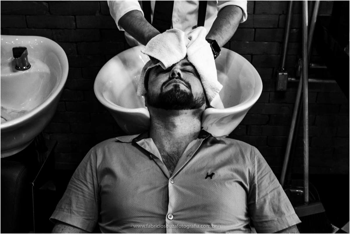 making-of noivo, la mafia Osório, dia do casamento, noivo fazendo a barba