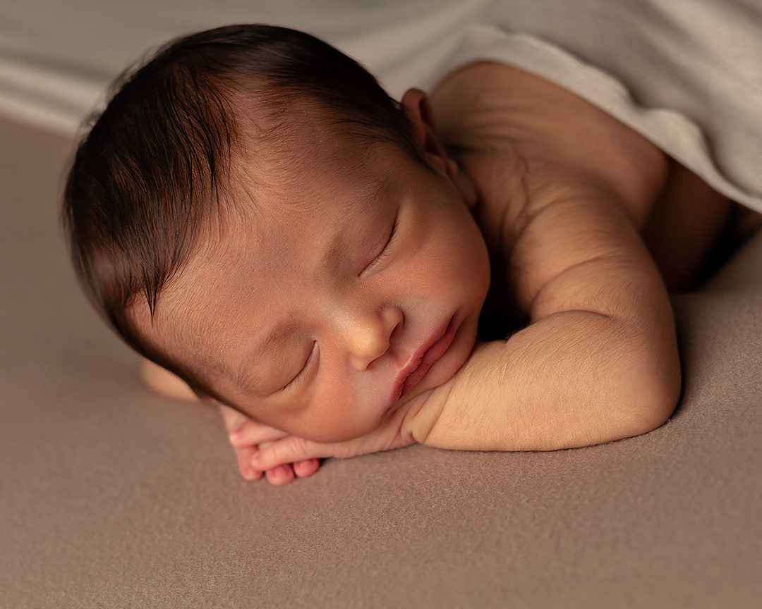 Bebê dormindo em ensaio Newborn no RN