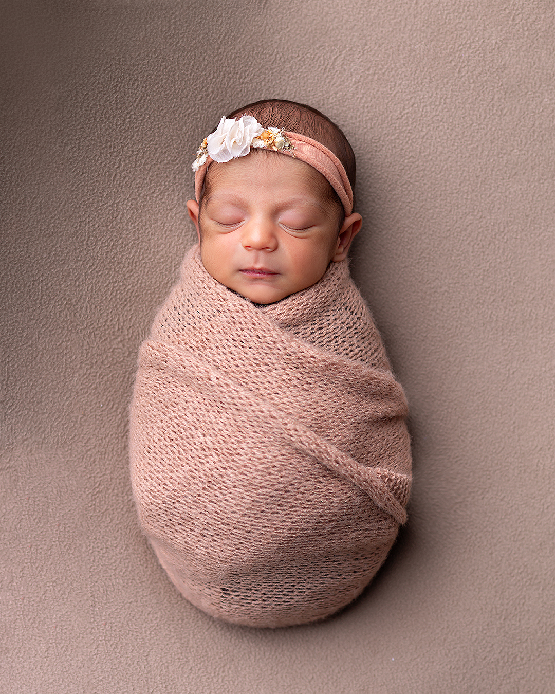 Ensaio Newborn em Natal RN, bebê enroladinha no wrap