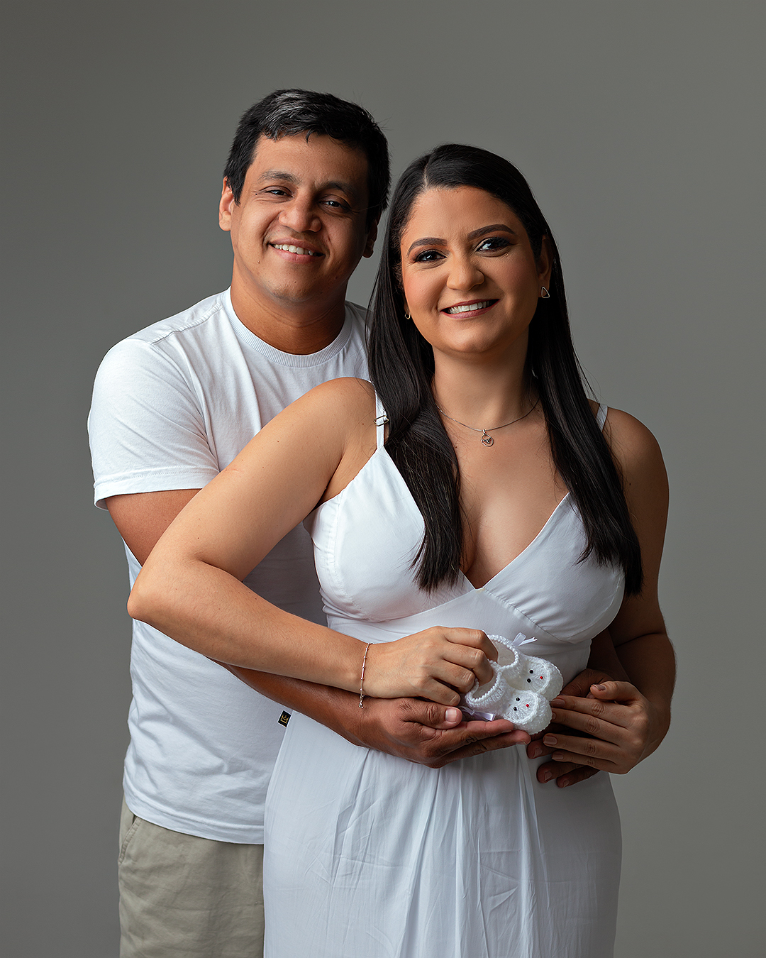 Ensaio de revelação de gravidez em estúdio em Natal/RN - Estúdio Amoradia Foto