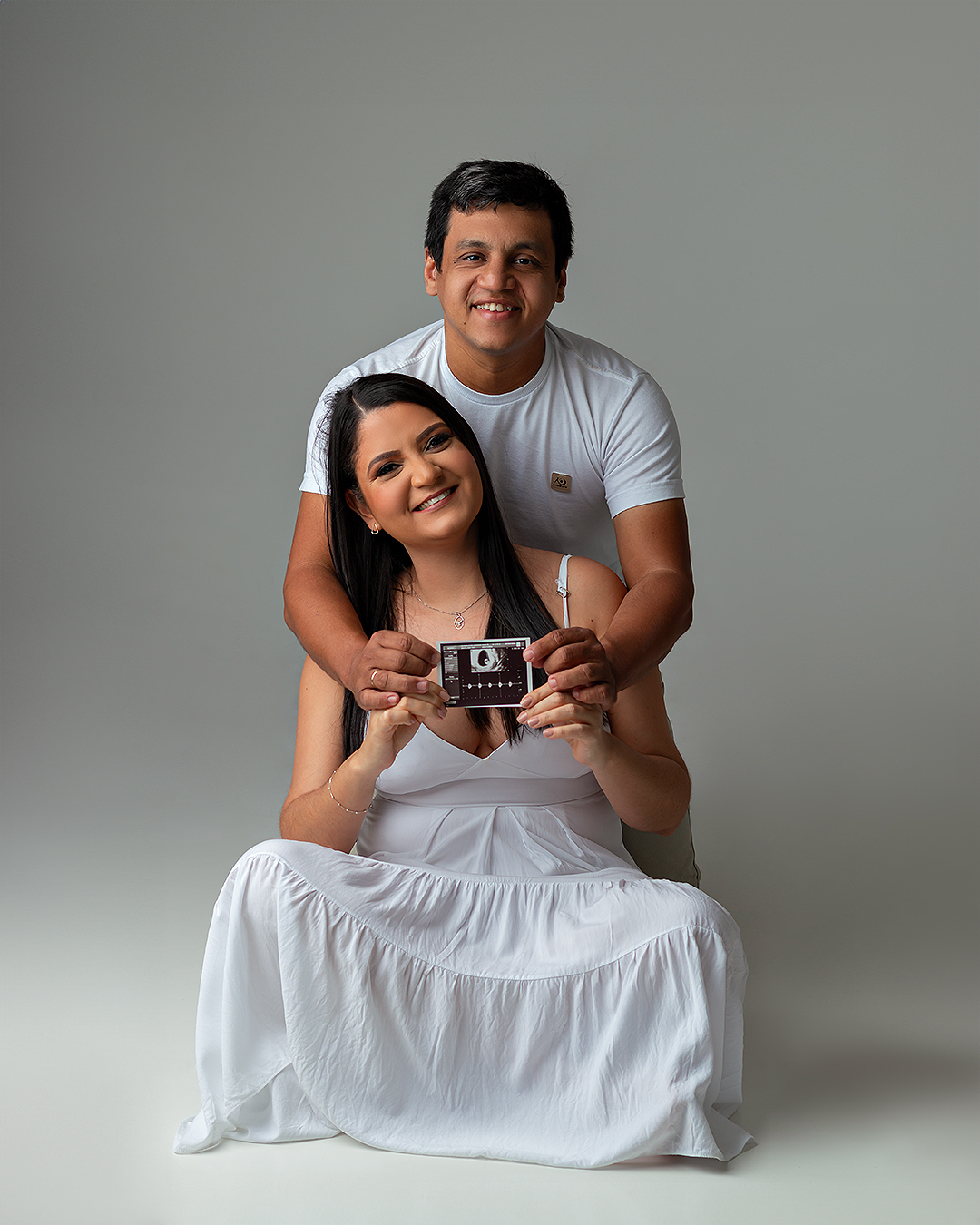 Ensaio de revelação de gravidez em estúdio em Natal/RN - Estúdio Amoradia Foto