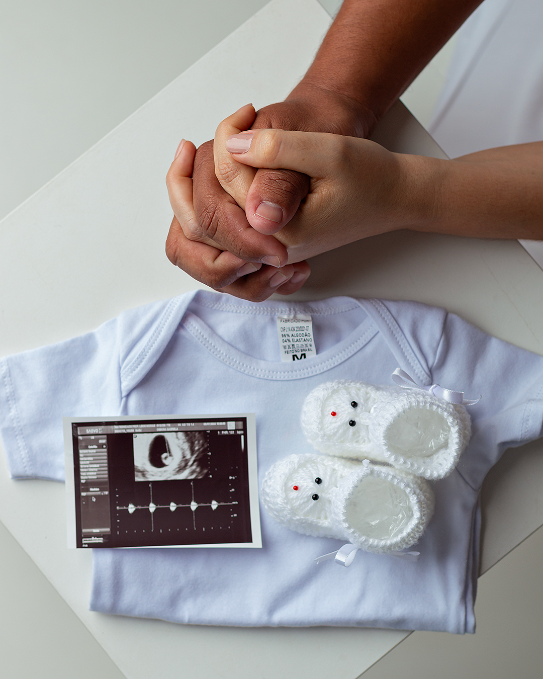 Ensaio de revelação de gravidez em estúdio em Natal/RN - Estúdio Amoradia Foto