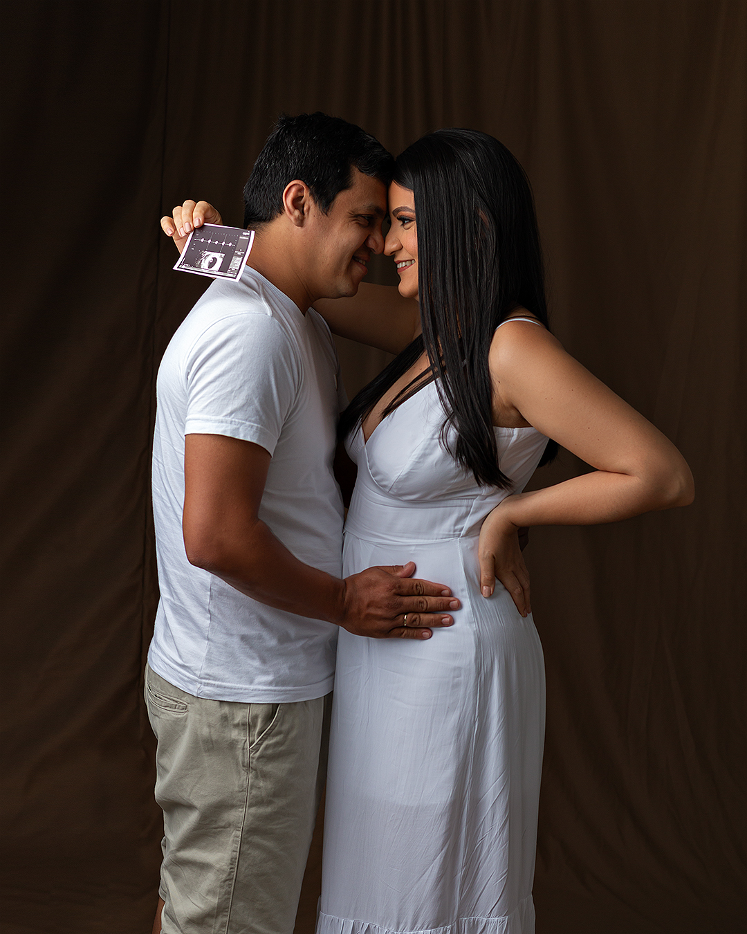 Ensaio de revelação de gravidez em estúdio em Natal/RN - Estúdio Amoradia Foto