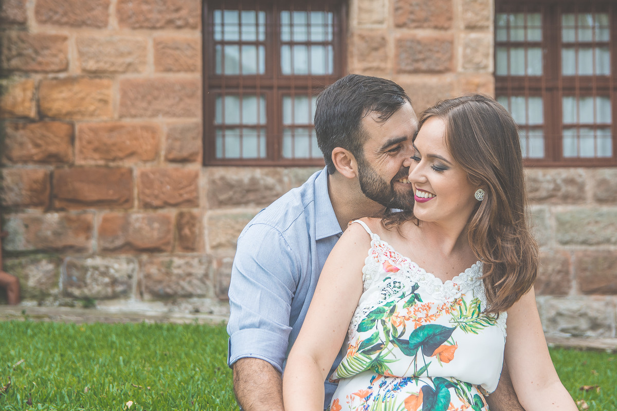 casal namorando feliz