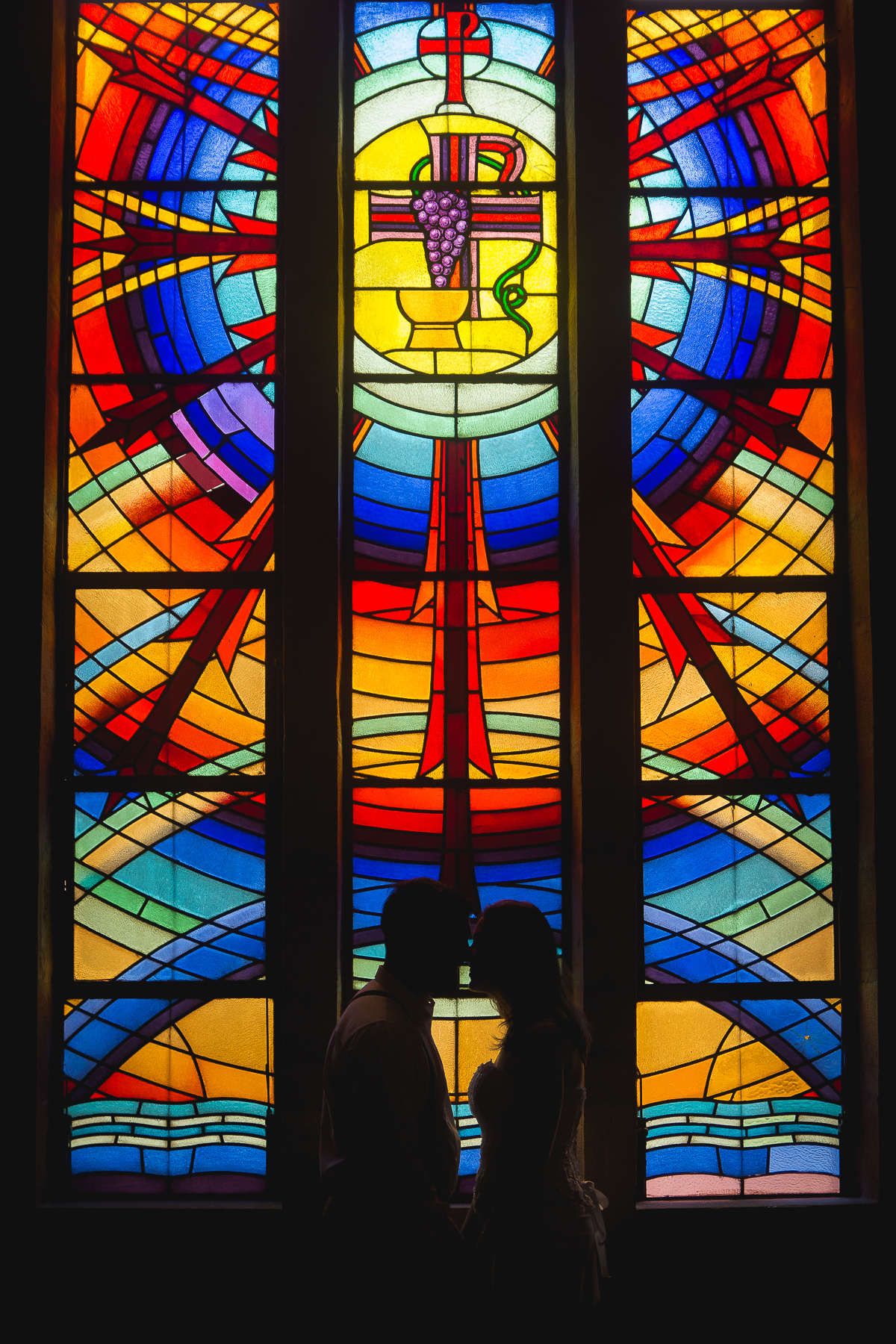 silhueta do casal no vitral