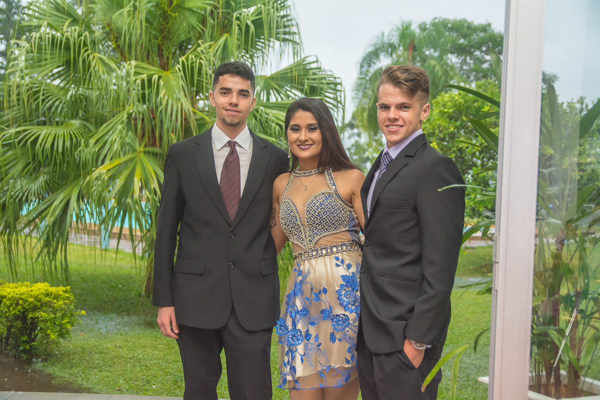 Formandos posando para foto