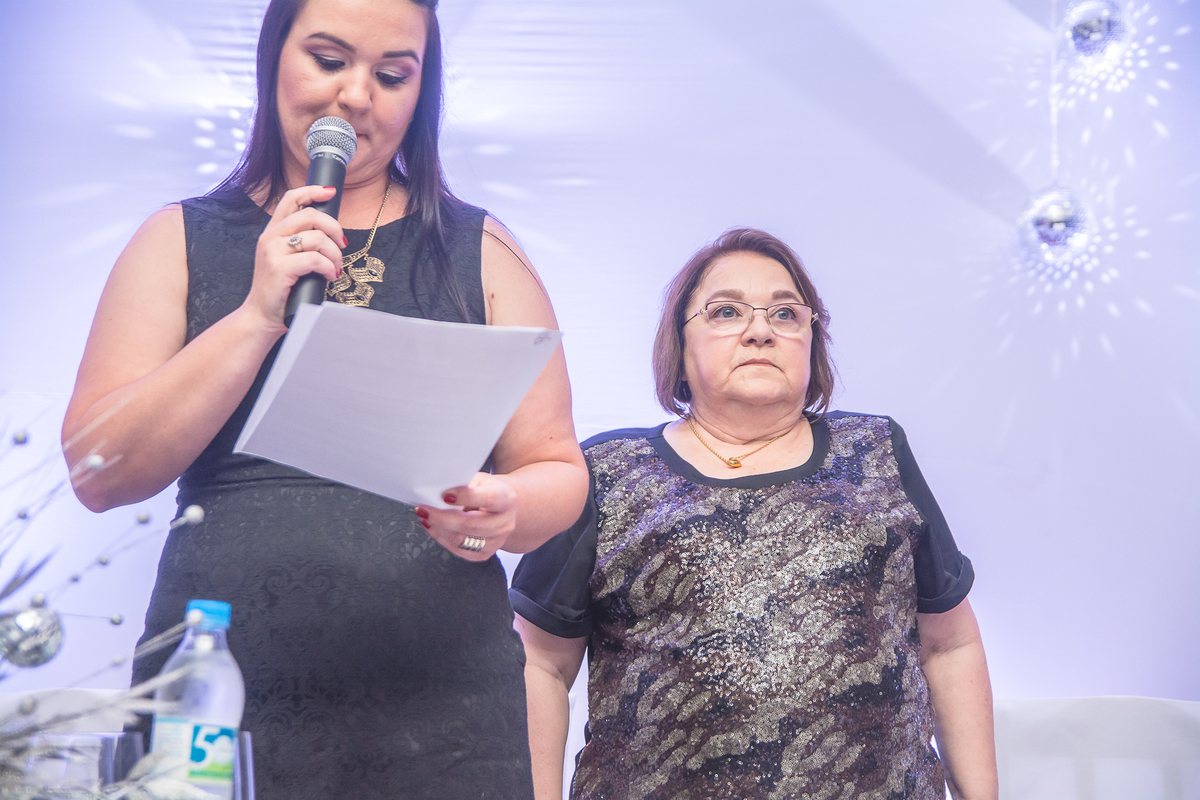 Diretora iniciando a formatura