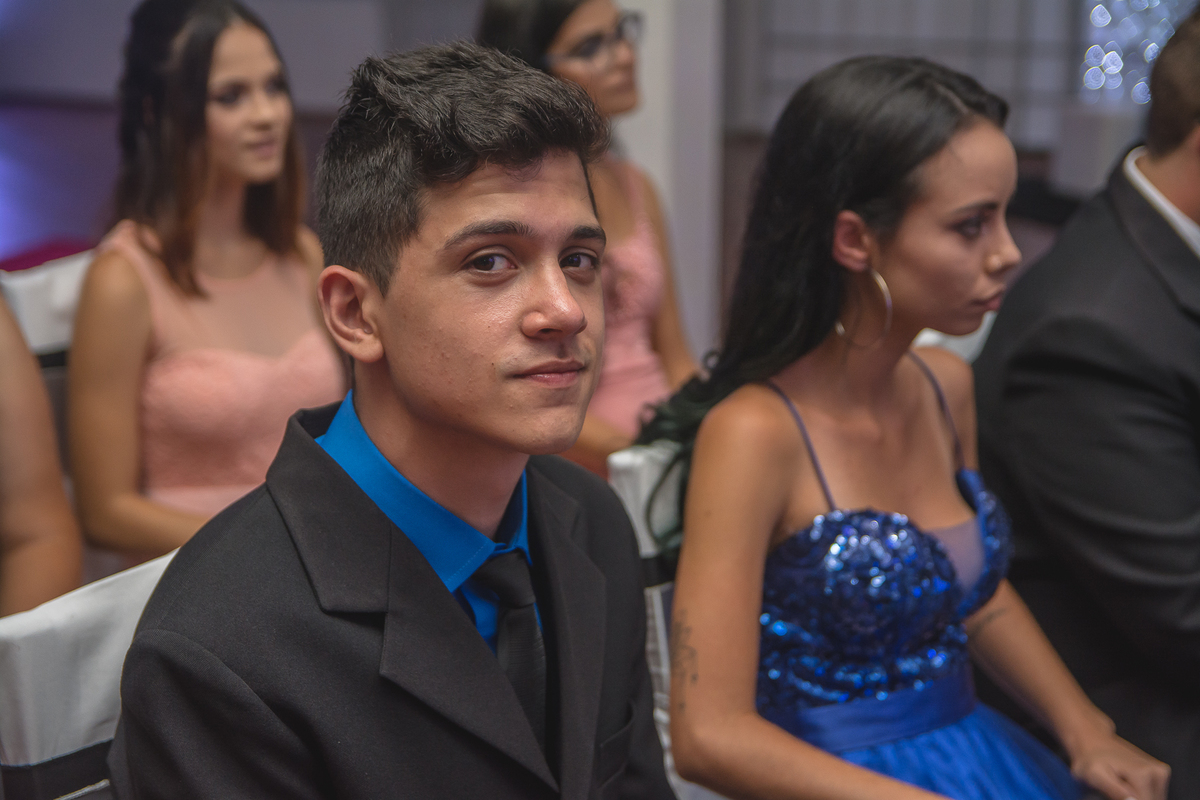 Formando posando para foto