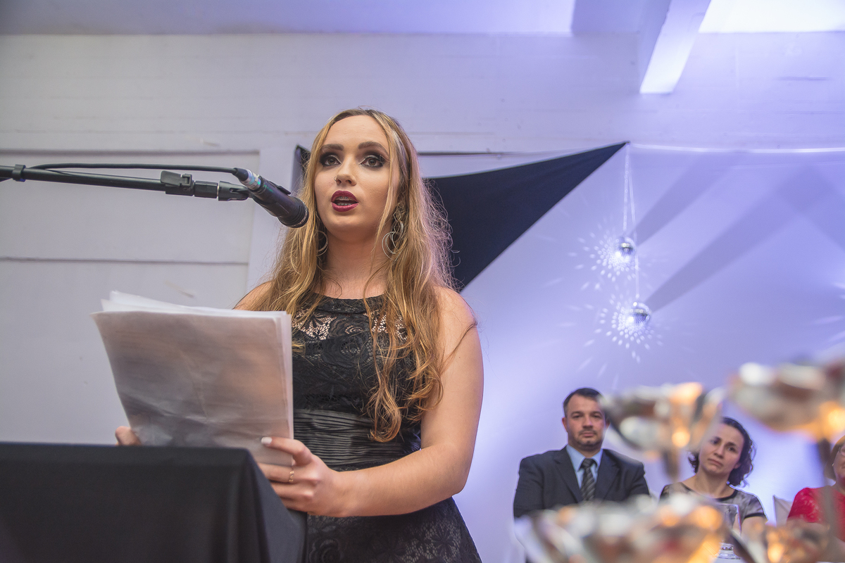 Formanda deixando uma mensagem para professores