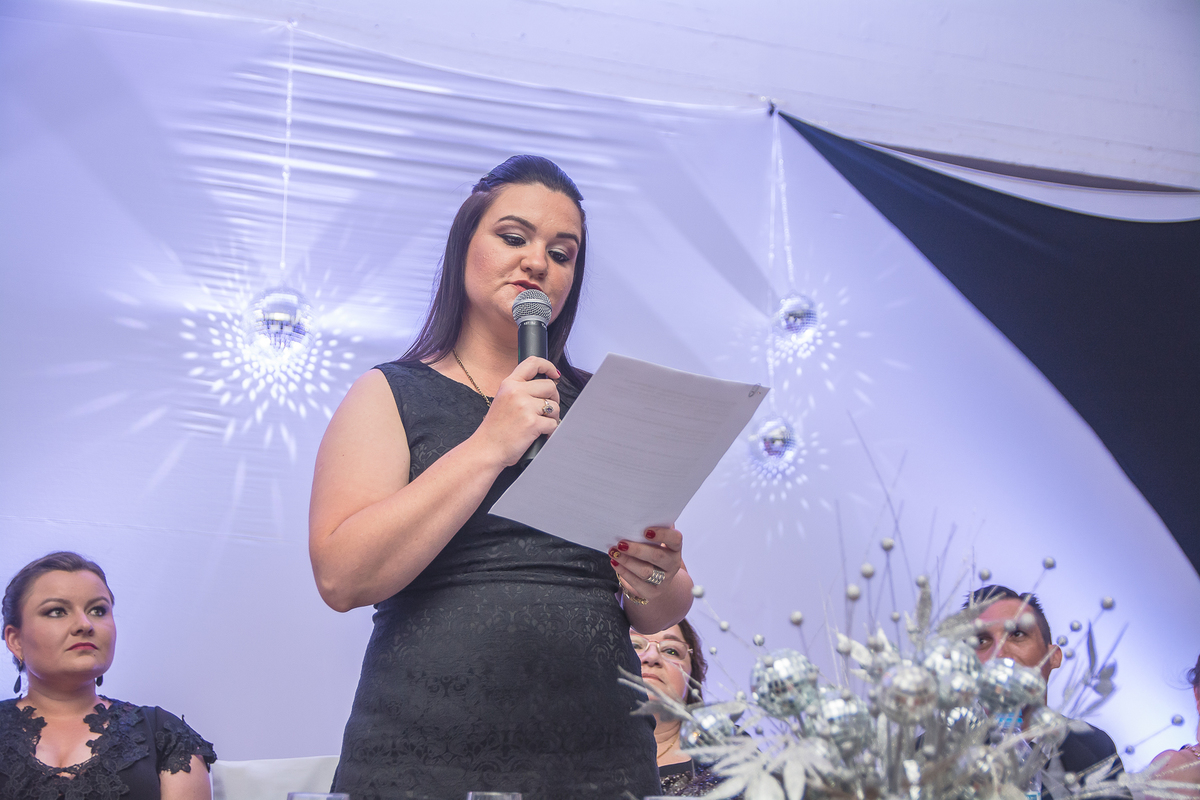 Diretora encerrando a formatura