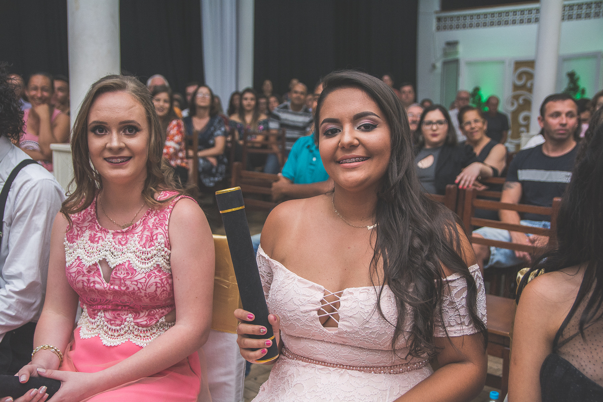 Formanda com diploma