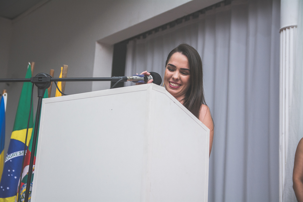 Secretária dando continuidade na formatura