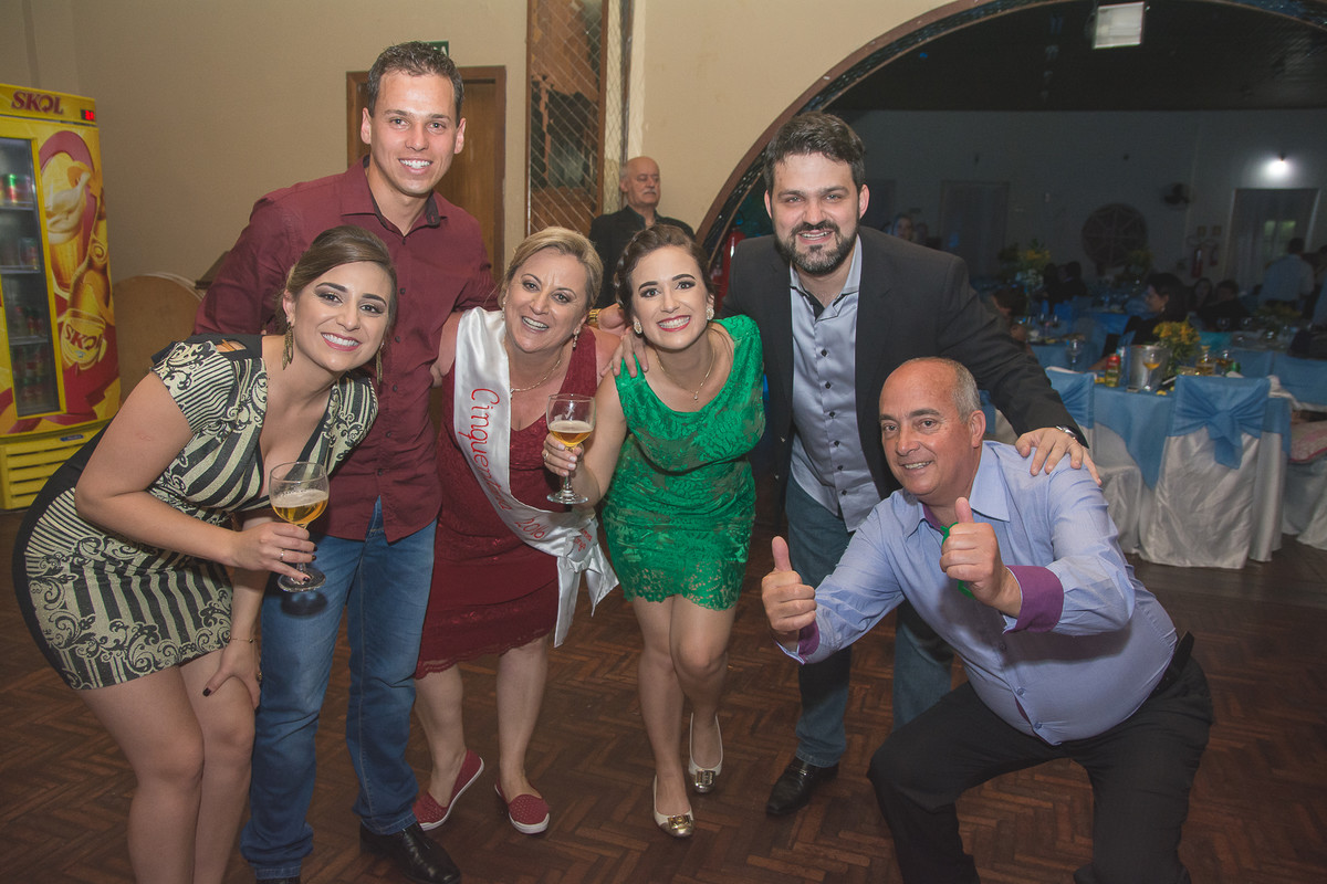 Família curtindo a festa