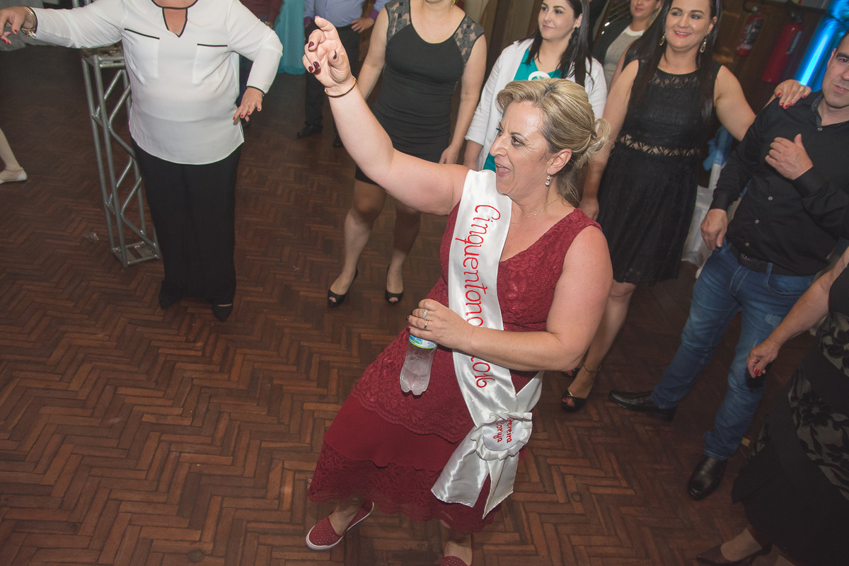 Aniversariante dançando