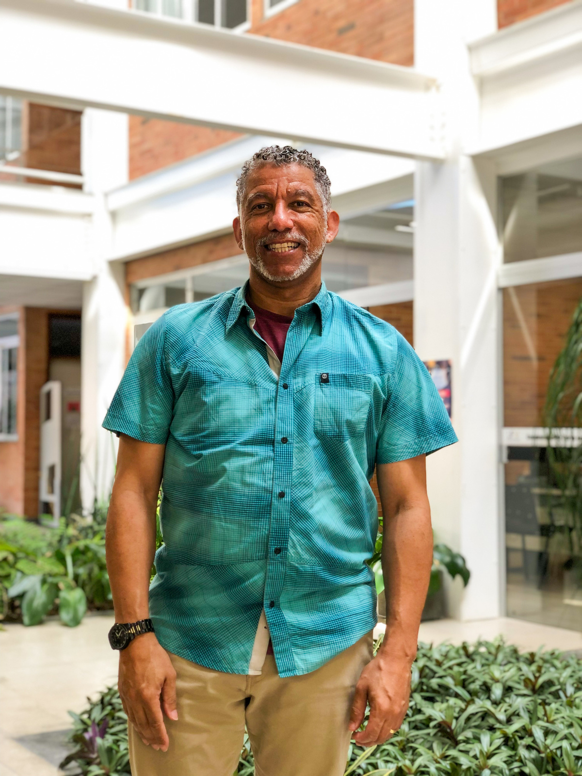 Adelcio de Sousa Cruz. Professor do Departamento de Letras. Fotógrafo: João Lucas