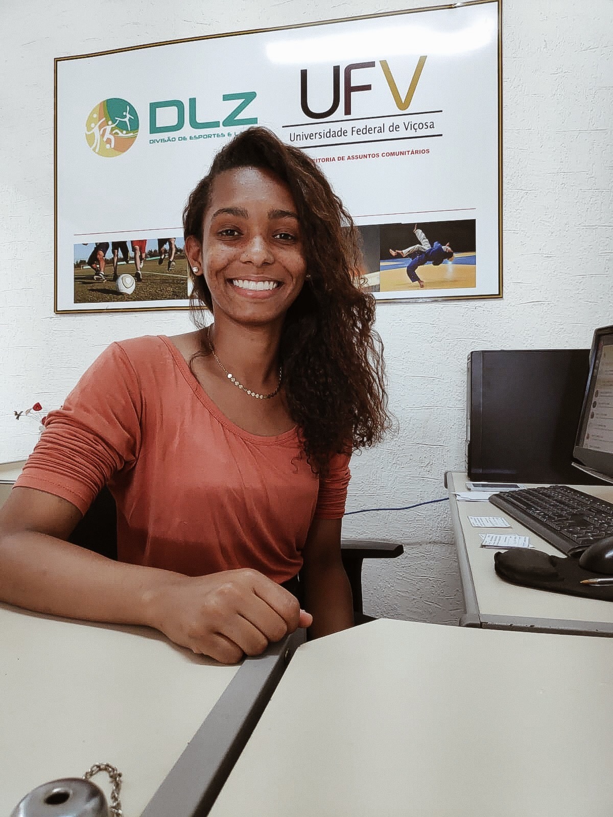 Fernanda Kesia Starlino Gomes - Secretária da DLZ. Fotógrafo: Ronald Gonçalves.