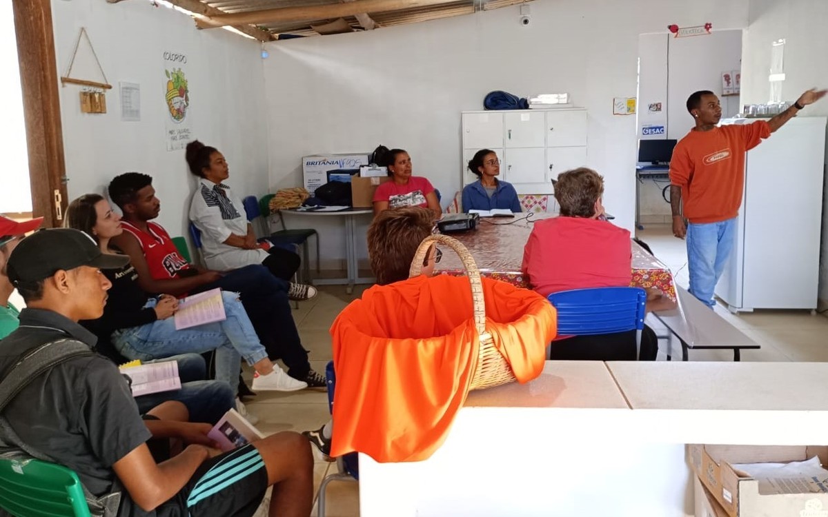 Realização da parte teórica da oficina de Instagram. 